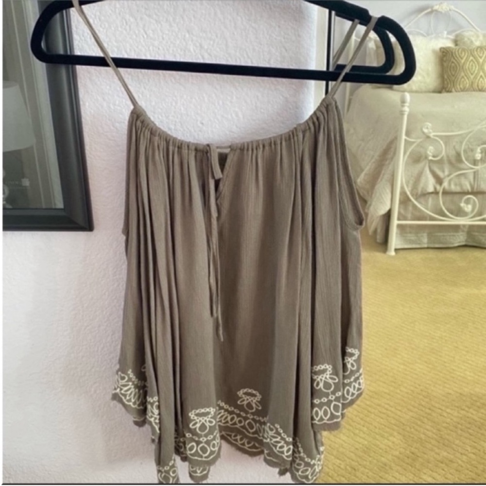 Brand New Women’s Brown Sadie and Sage Cold Shoulder Boho Top Size Small - Picture 3 of 5